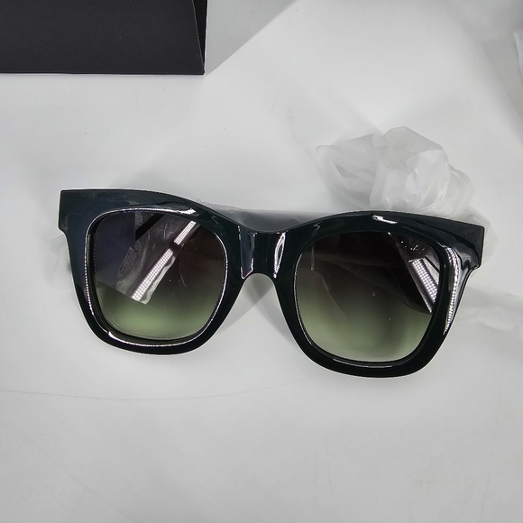 QUAY Gift Box Set 3 Pairs Sunglasses in Box NEW